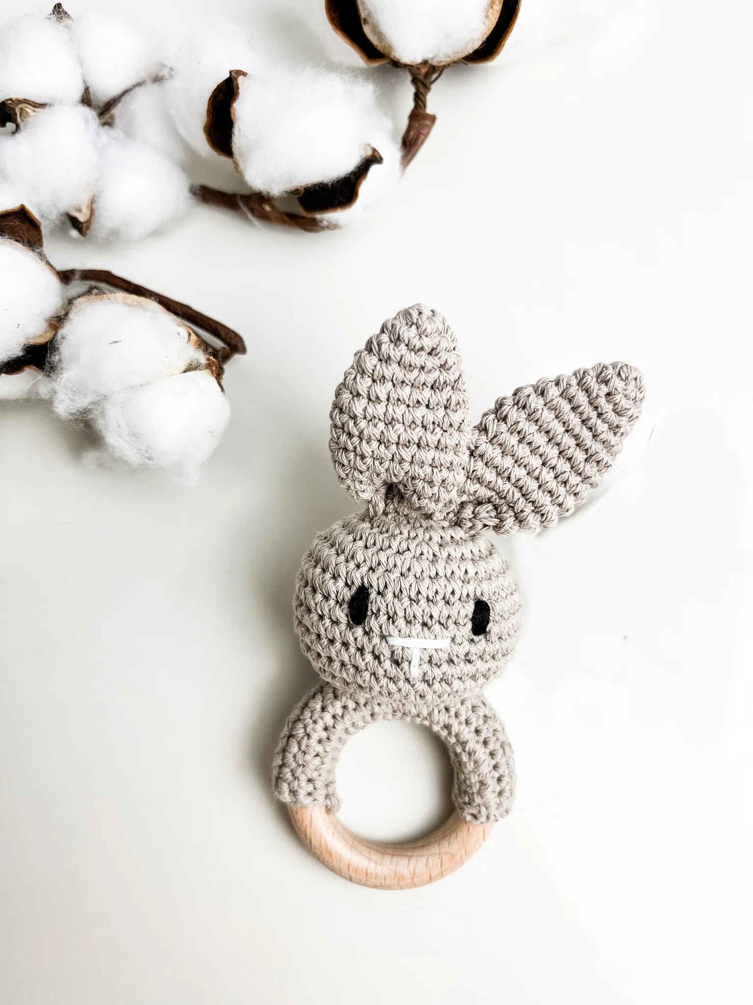 Hochet bois et crochet – Kocot cadeaux créatifs